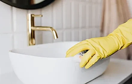 Bakı detaylı ev temizliği kapsamında banyo lavabo temizliği